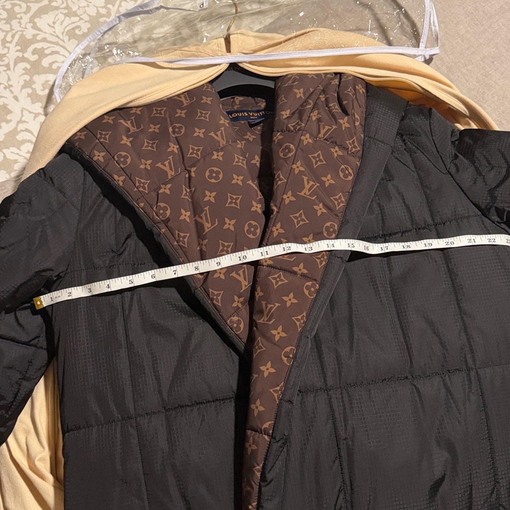Louis Vuitton coat - Picture 13 of 16